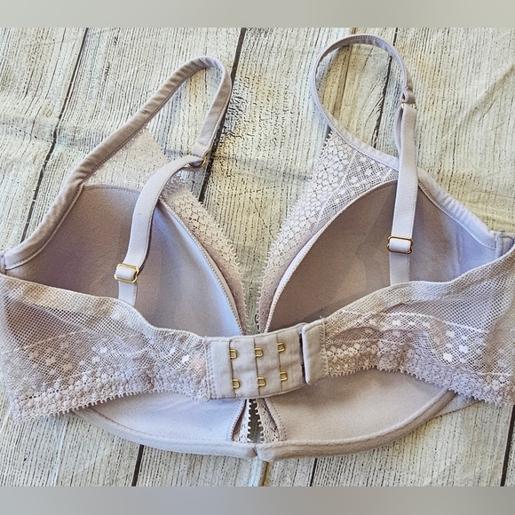 Victoria's Secret Size 34DD Incredible Lightly Lined light Lavender Plunge Bra - Picture 5 of 8